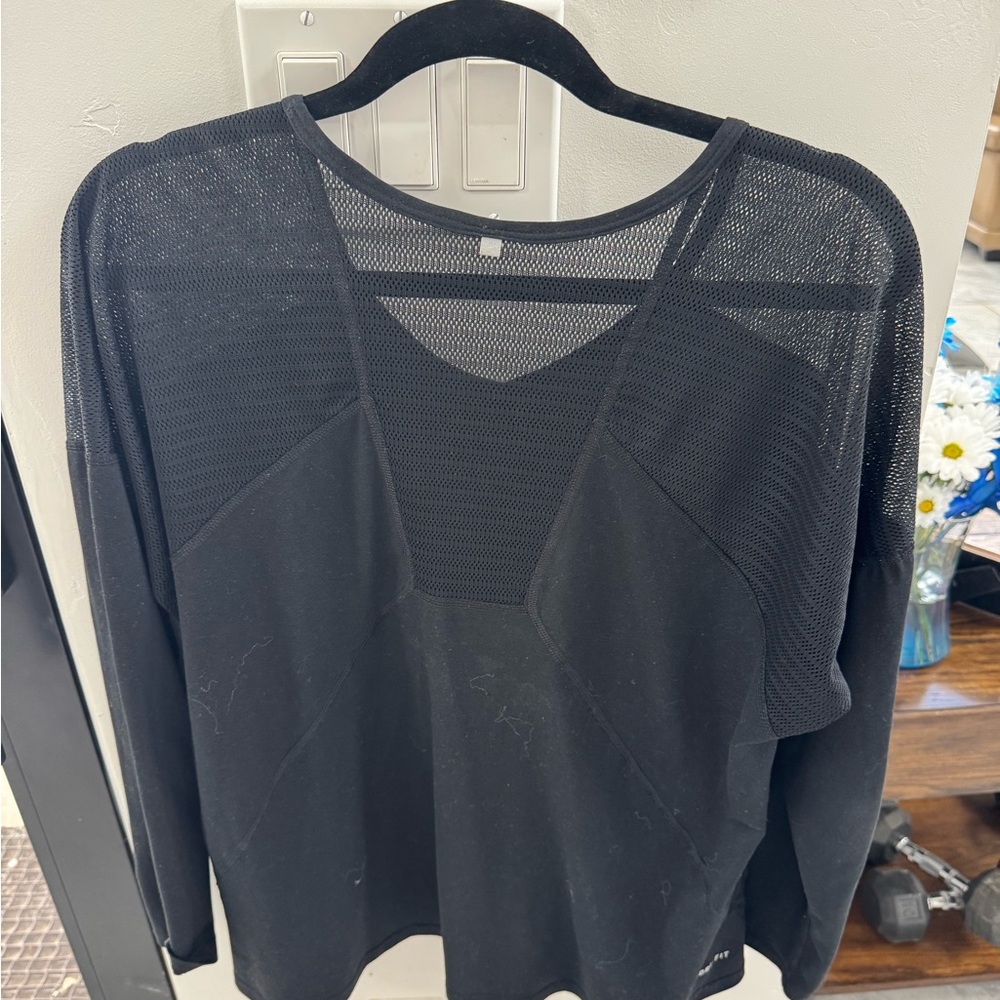 Nike Black Long Sleeve Tee for Everyday Comfort - Picture 2 of 4